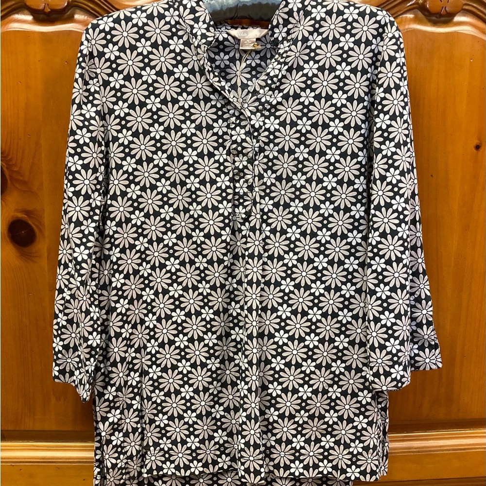 Women’s Blouse Bundle of 3 - Size Medium - Picture 4 of 10